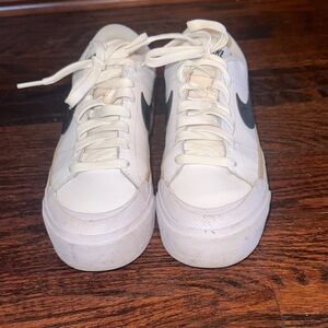 Nike Cream and Black Casual Sneakers